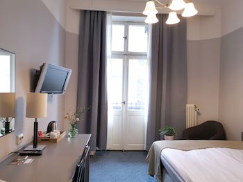 Crystal Plaza Hotel