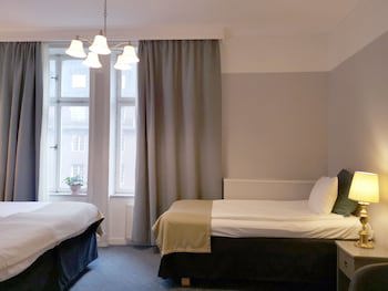Crystal Plaza Hotel