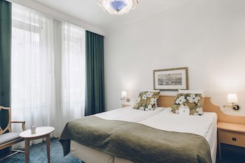 Crystal Plaza Hotel