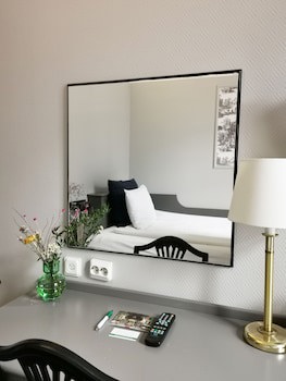 Crystal Plaza Hotel
