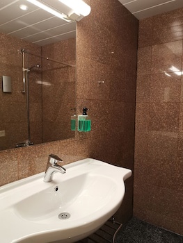 Crystal Plaza Hotel