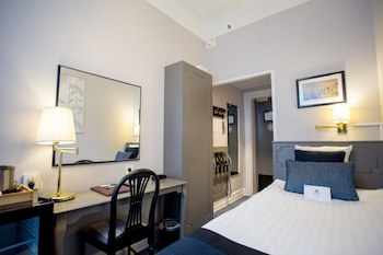 Crystal Plaza Hotel