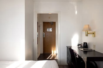 Hotel Bishops Arms Mora