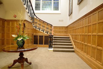 Oatlands Park Hotel