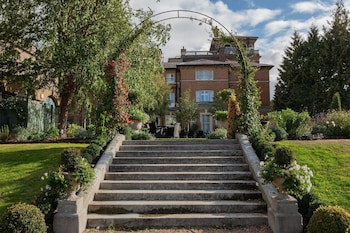 Oatlands Park Hotel