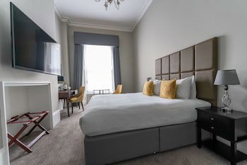 Oatlands Park Hotel