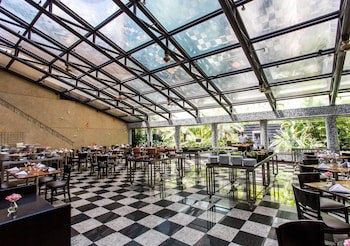 Estanplaza Funchal - Faria Lima
