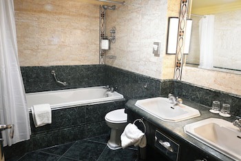 Crowne Plaza Liverpool - John Lennon Airport, An Ihg Hotel