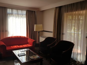 Court Classique Suite Hotel