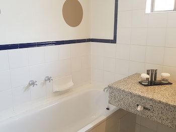 Court Classique Suite Hotel