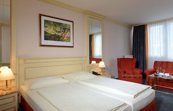 The Monarch Hotel fotoğrafı