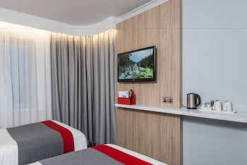 Holiday Inn Express Milton Keynes, An Ihg Hotel