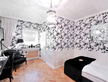 Sir & Lady Astor (Adults Only) fotoğrafı
