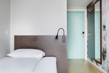Comfort Hotel Victoria Floro, Markegata 43, 6900, Norway
