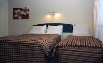 Baycourt Lakefront Motel