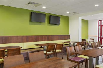 Days Inn By Wyndham Magor