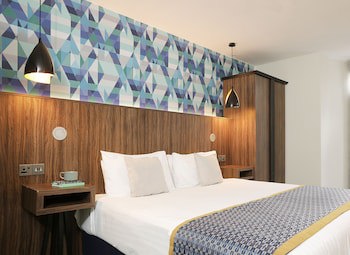 Cairn Hotel