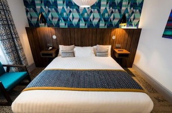 Cairn Hotel