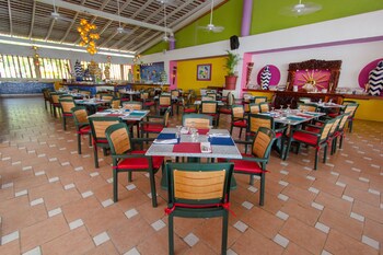 Decameron Los Cocos Guayabitos, Ramada All-Inclusive Resort