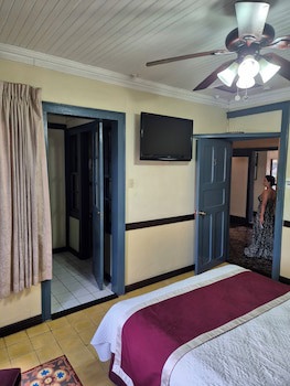 Santo Tomas Hotel