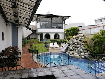 Santo Tomas Hotel