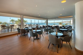 Queens Bay Hotel fotoğrafı