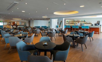 Queens Bay Hotel fotoğrafı