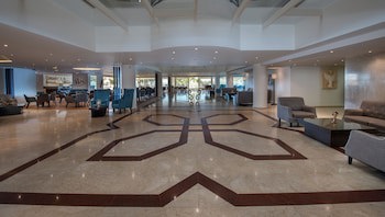 Queens Bay Hotel fotoğrafı