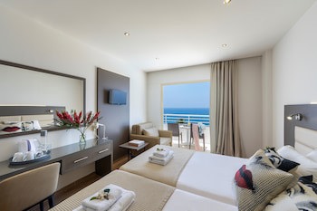 Queens Bay Hotel fotoğrafı