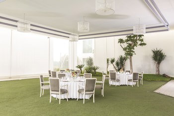 Delfines Hotel & Convention Center