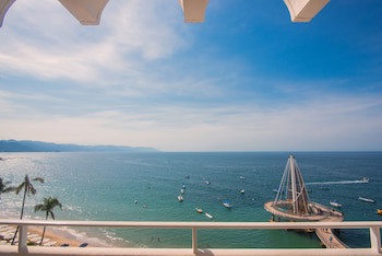 Hotel Delfin Pv Beach Resort