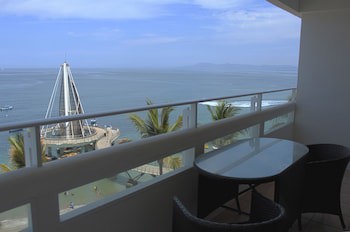 Hotel Delfin Pv Beach Resort