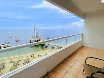 Hotel Delfin Pv Beach Resort