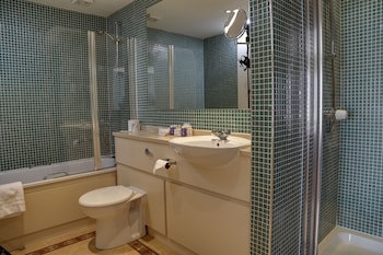 Best Western Premier Yew Lodge East Midlands Airport