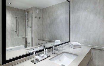 Doubletree By Hilton Hotel Woking