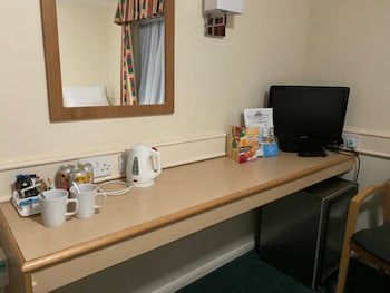 Days Inn By Wyndham Michaelwood M5
