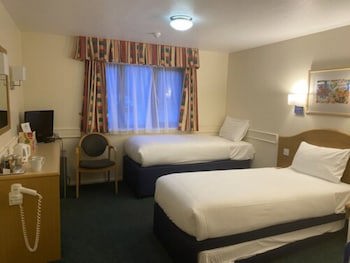 Days Inn By Wyndham Michaelwood M5