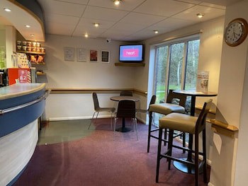 Days Inn By Wyndham Michaelwood M5