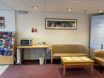 Days Inn By Wyndham Michaelwood M5