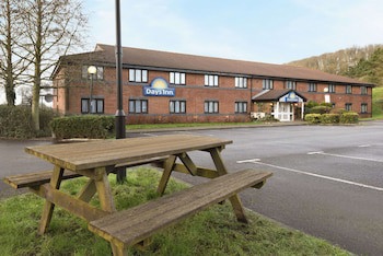 Days Inn By Wyndham Michaelwood M5