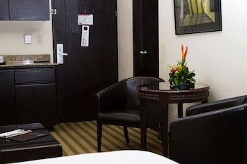 Rincon Del Valle Hotel And Suites