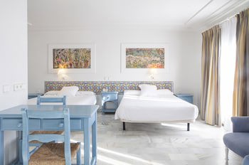 Playa De La Luz Hotel