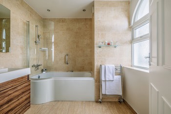 Muthu Westcliff Hotel (Near London Southend Airport)