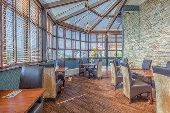 Muthu Westcliff Hotel (Near London Southend Airport)