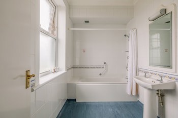 Muthu Westcliff Hotel (Near London Southend Airport)