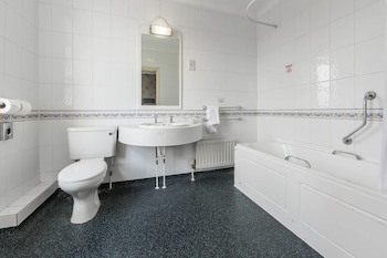 Muthu Westcliff Hotel (Near London Southend Airport)