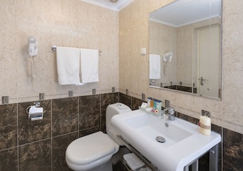 Ani Plaza Hotel
