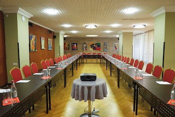 Ani Plaza Hotel