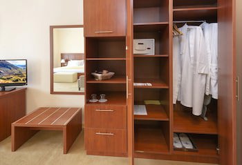 Ani Plaza Hotel