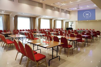 Ani Plaza Hotel